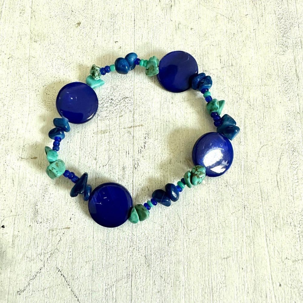 Faux turquoise blue beaded stretchy bracelet